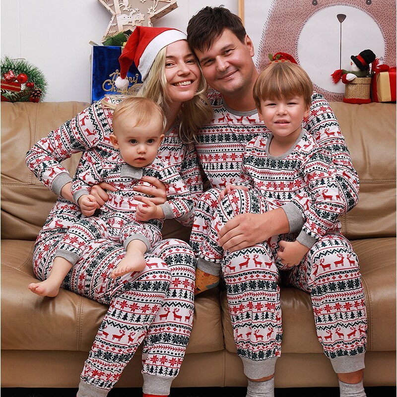 Pijamas de Navidad para la Familia: Conjunto de Ropa para el Nuevo Año para Papá, Mamá, Niños y Bebés. Ropa para la Familia. COMPRA INTERNACIONAL